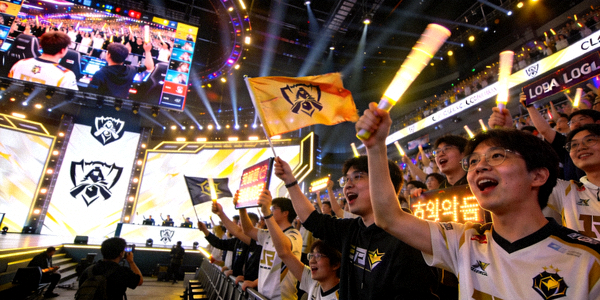 英雄联盟全球总决赛电竞比赛现场观众盛况高清图片