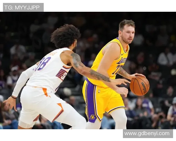 湖人斯马特谈东契奇暴扣:他总算有这么一次了,那球非常精彩