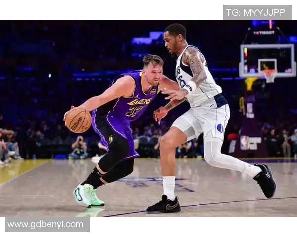 穆雷半场26分却遭湖人冰封!詹姆斯末节收汁,东契奇38分三双打崩掘进